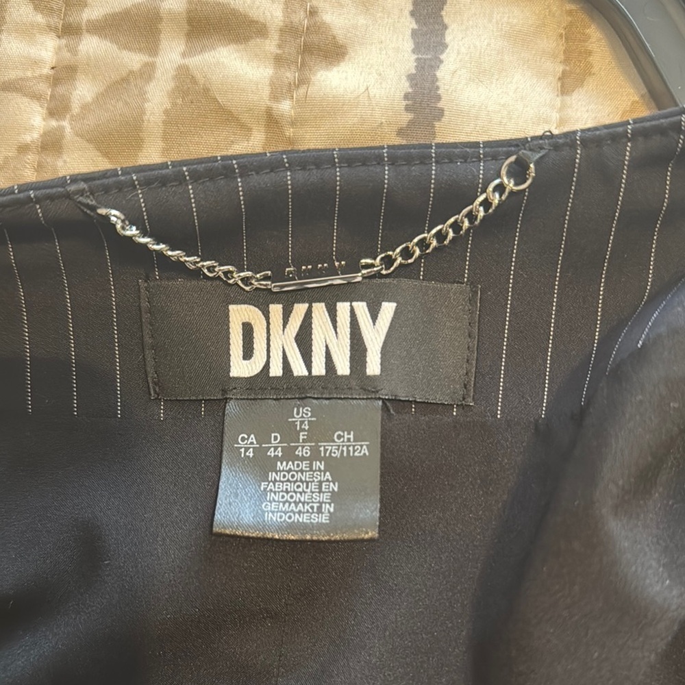 Dkny Black and White Vest with Notched Lapels - NWOT - Picture 6 of 6